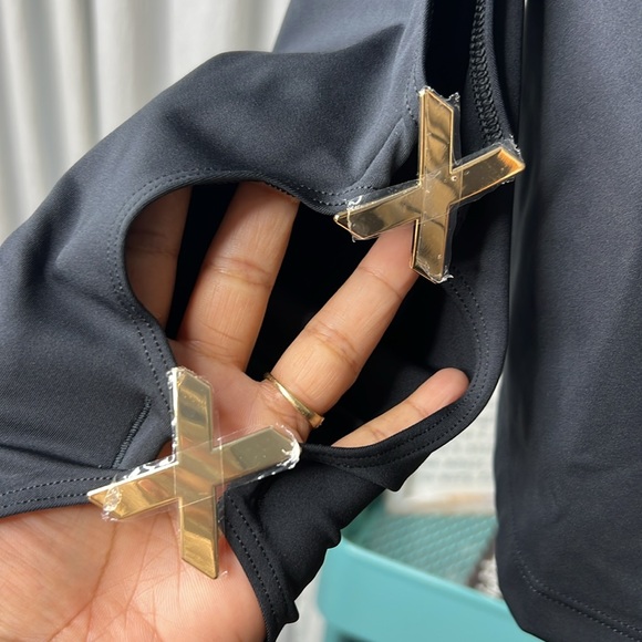 NWT Savage X Fenty X’s Hardware Cutout Sleeeves Top Black Gold 2x - Picture 6 of 6